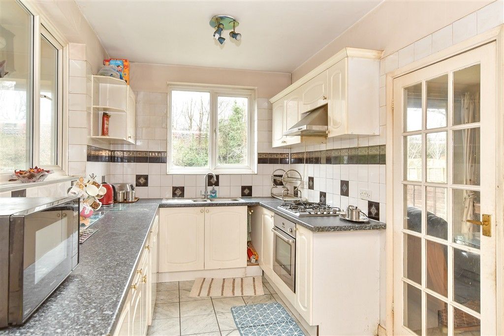 Property photo 3 of 12 Kitchen