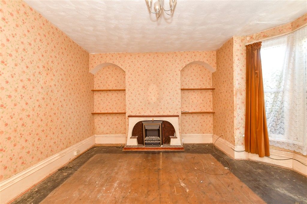 Property photo 2 of 11 Lounge