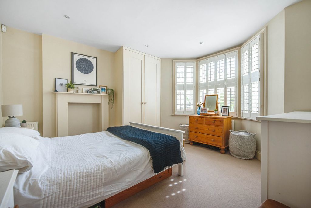 Property photo 3 of 16 Bedroom