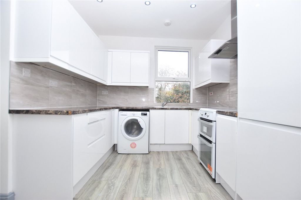 Property photo 2 of 11 Picture No. 30