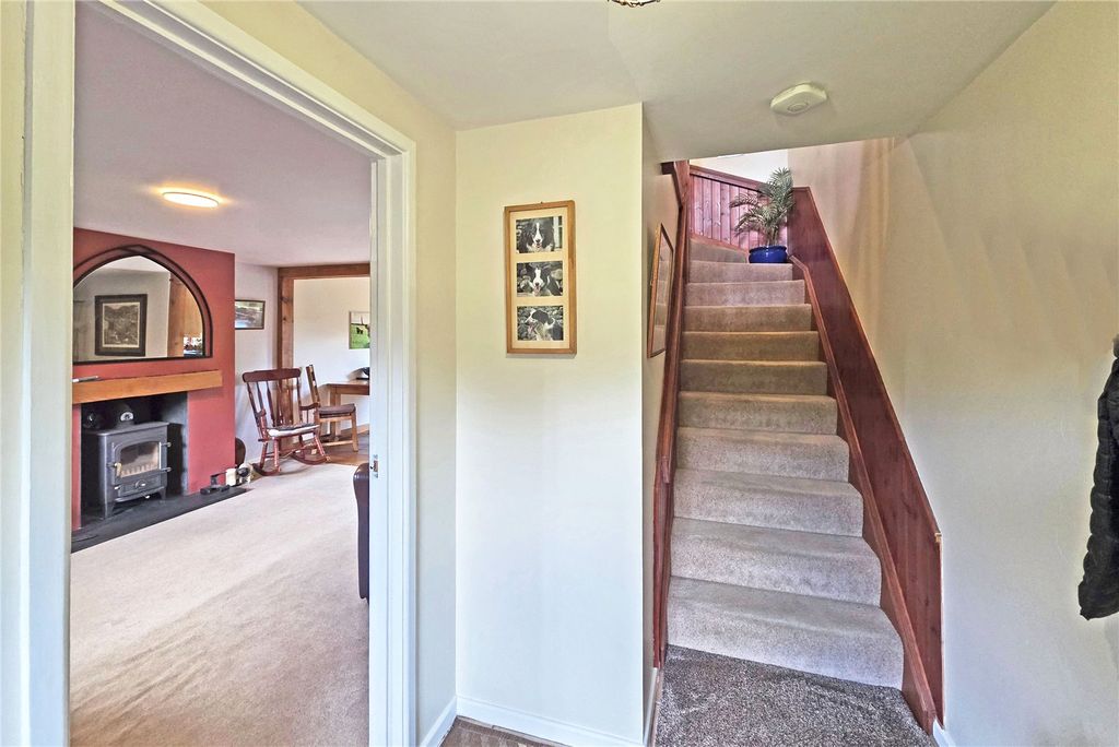 Property photo 3 of 34 Entrance Hall
