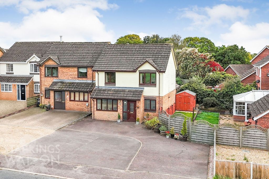 Property photo 2 of 32