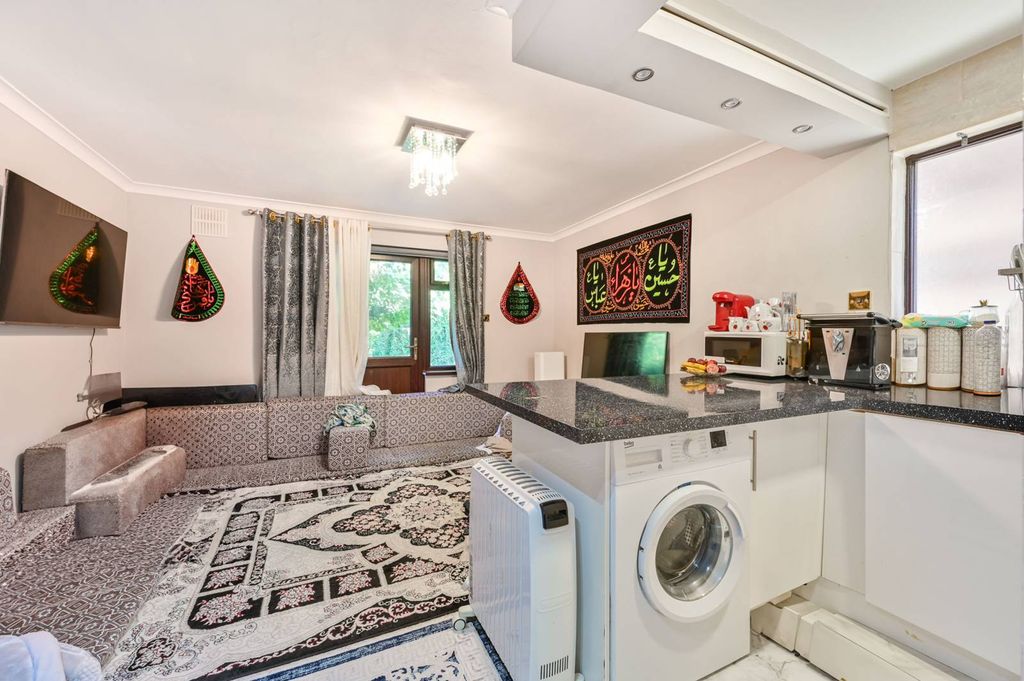Property photo 1 of 6