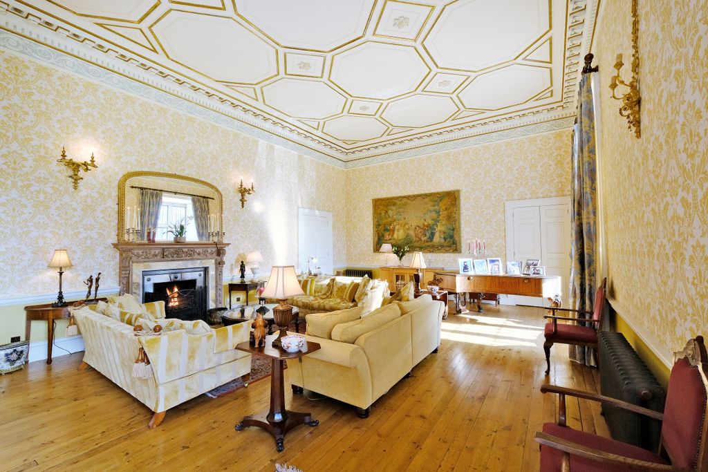 Property photo 2 of 20 Keith Hall Flat 3 (1