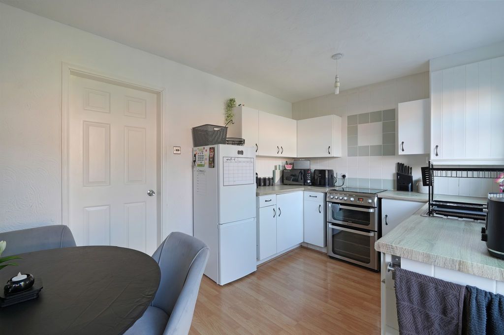 Property photo 3 of 14 Kitchen