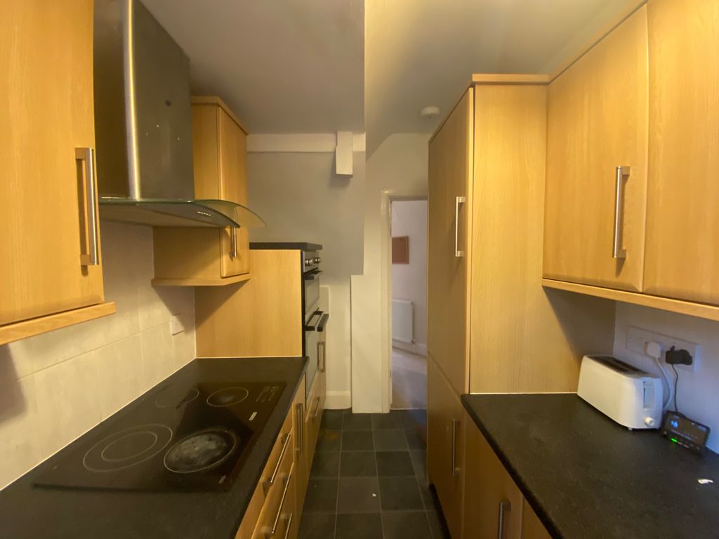 Property photo 3 of 12 Kitchen