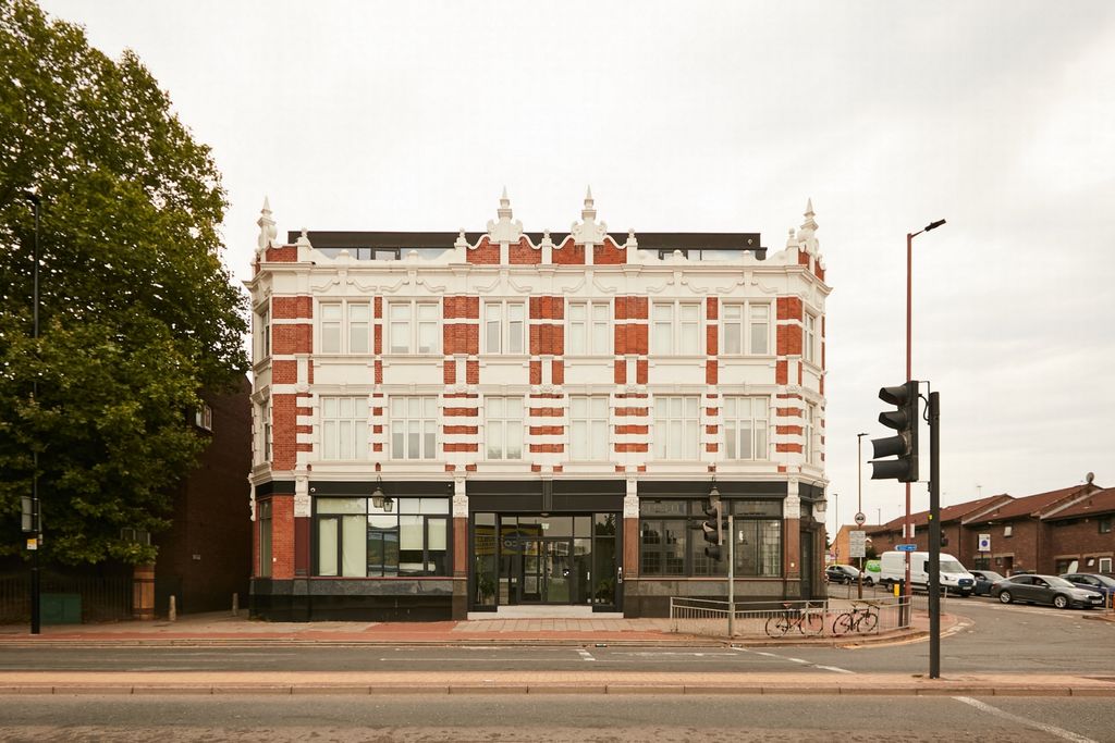 Property photo 3 of 10 Photo 2