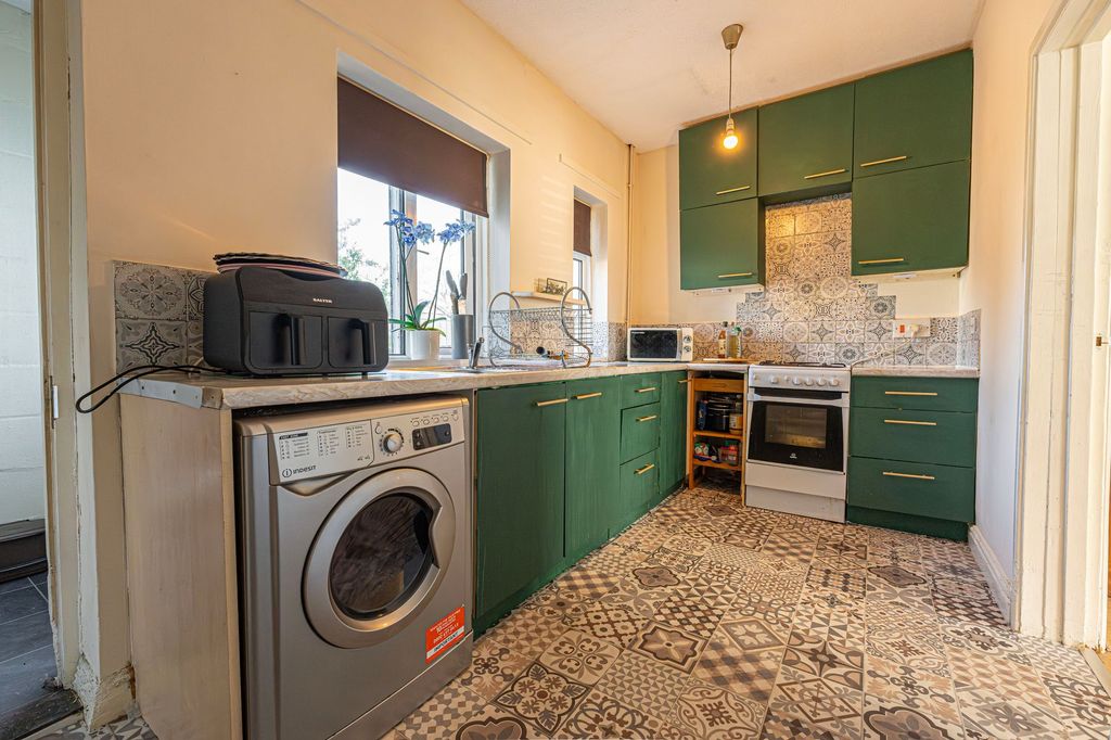 Property photo 2 of 21