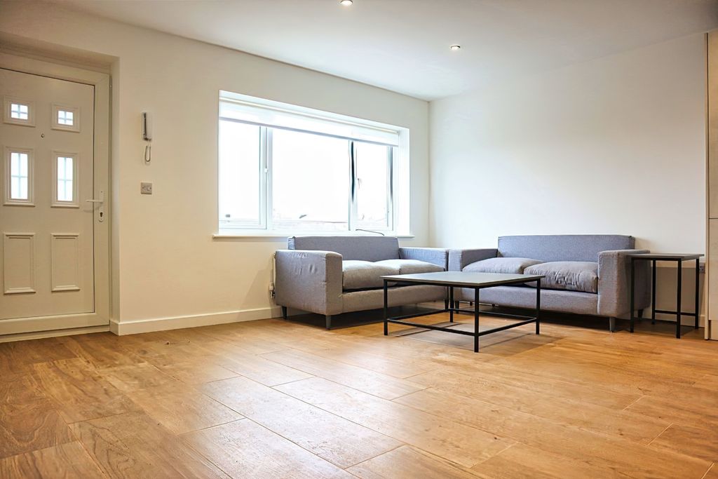 Property photo 2 of 6 Lounge Area