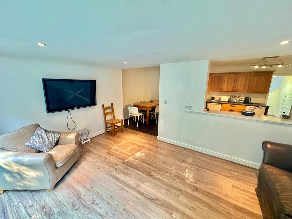 Property photo 1 of 12 Image