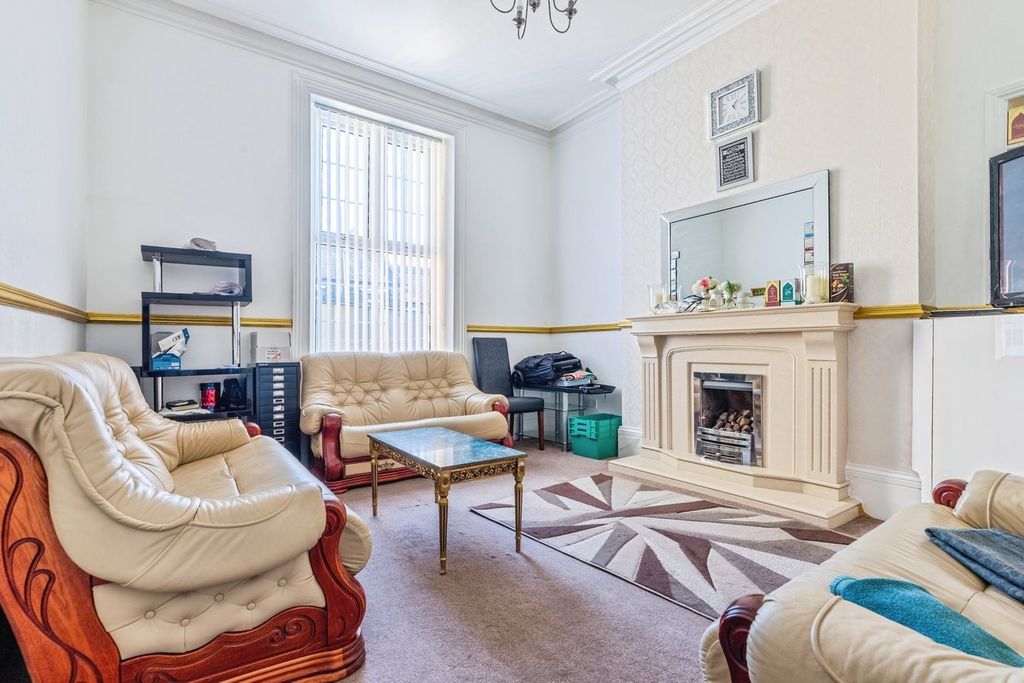 Property photo 3 of 18