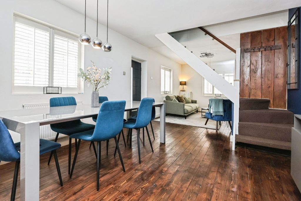 Property photo 3 of 32 Pbox-Img.Jpg
