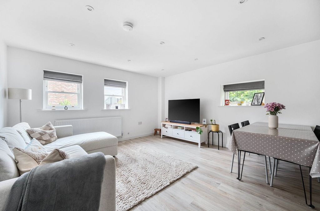 Property photo 2 of 11 Picture No. 12