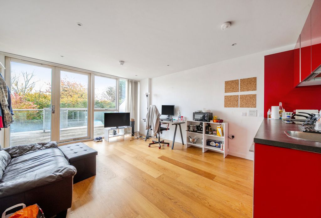 Property photo 2 of 13 1376443-12-690Cae...