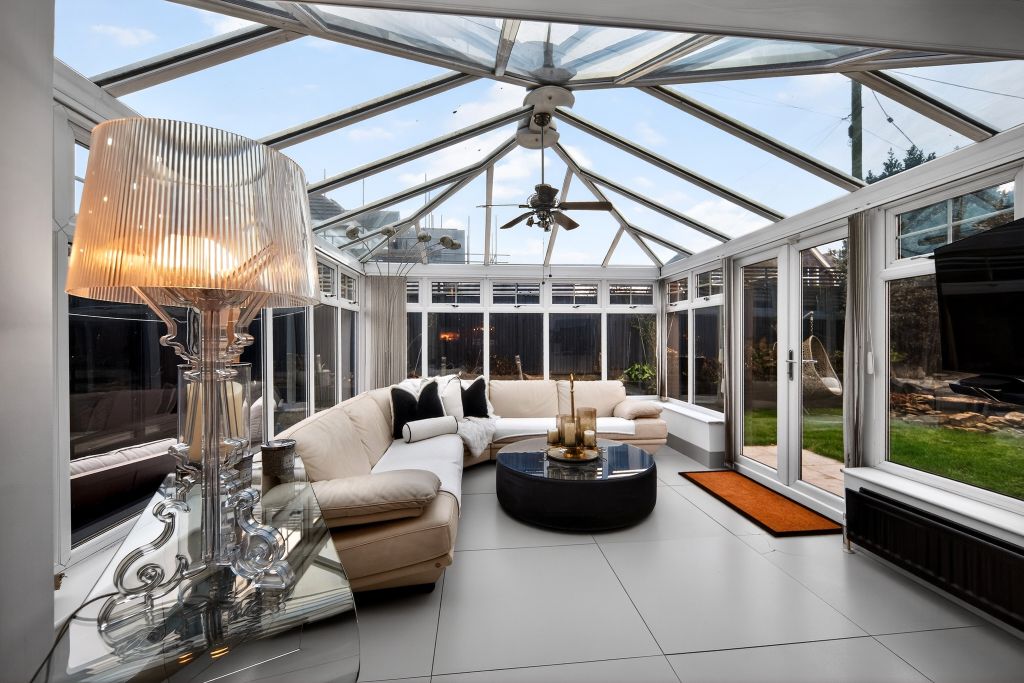 Property photo 3 of 18 Conservatory