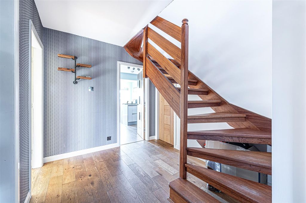 Property photo 2 of 24 Untitled (3 Of 1).Jpg