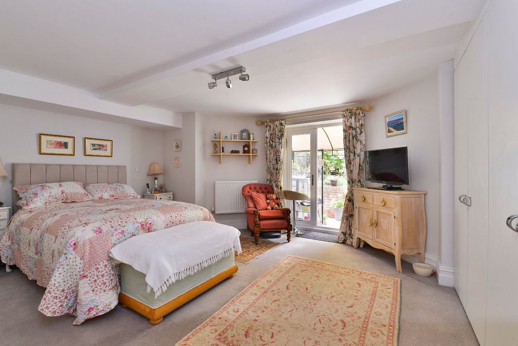 Property photo 2 of 19 Picture No. 32
