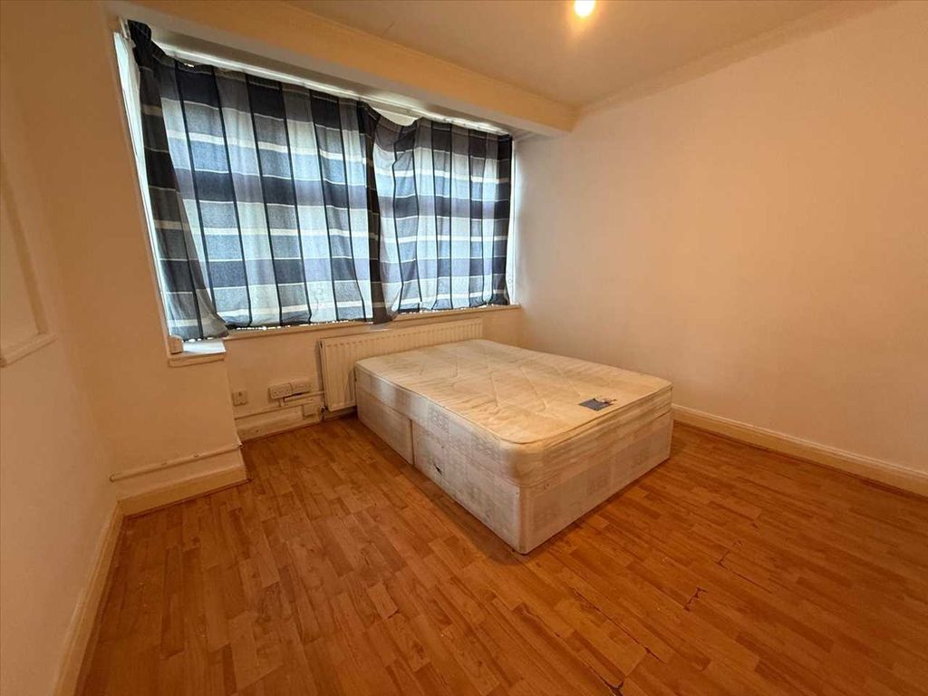 Property photo 2 of 9 Living Room