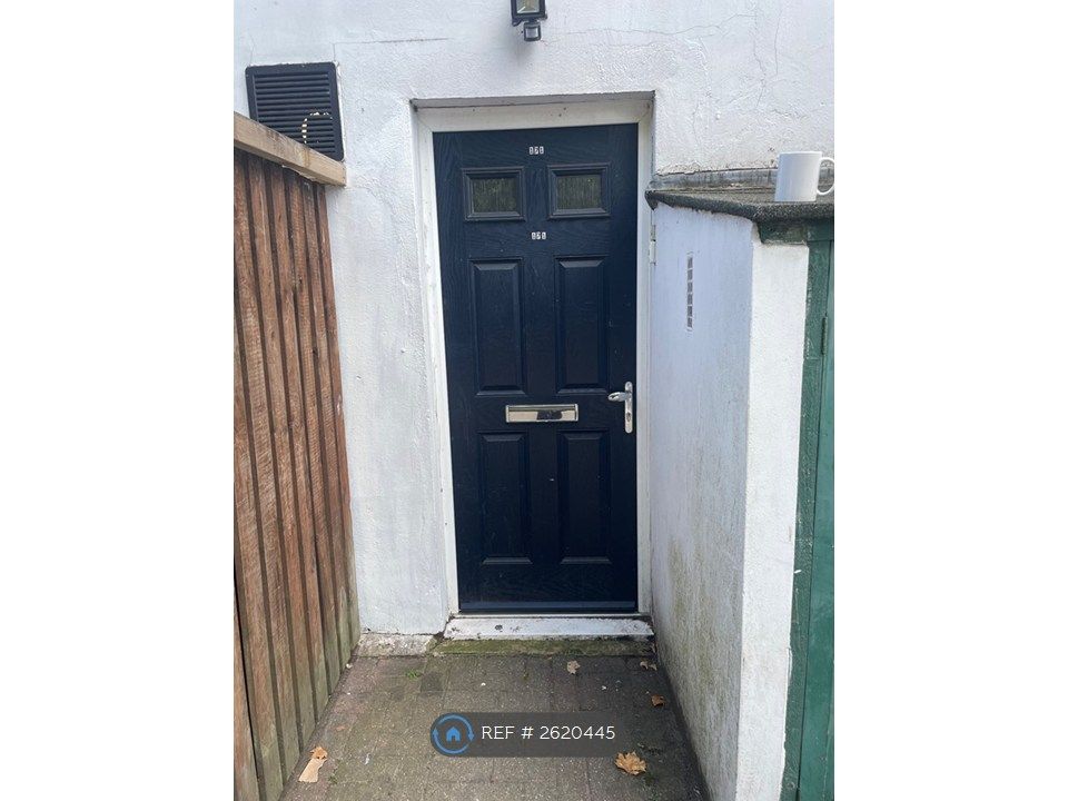 Property photo 1 of 10 Communal Front Door