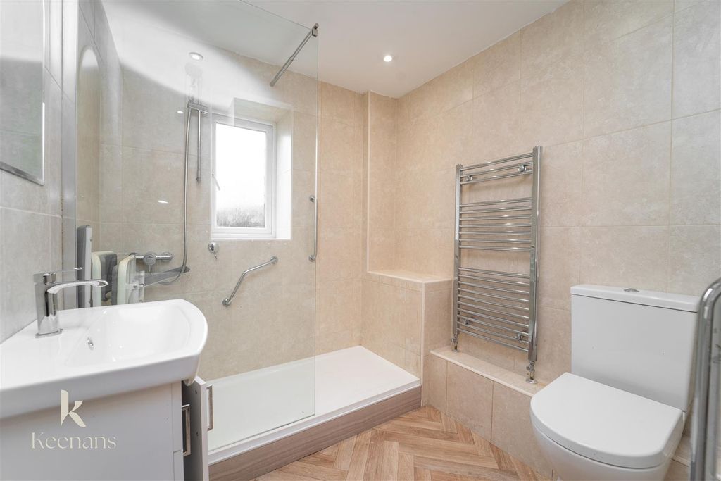 Property photo 3 of 12 Bath.Jpg