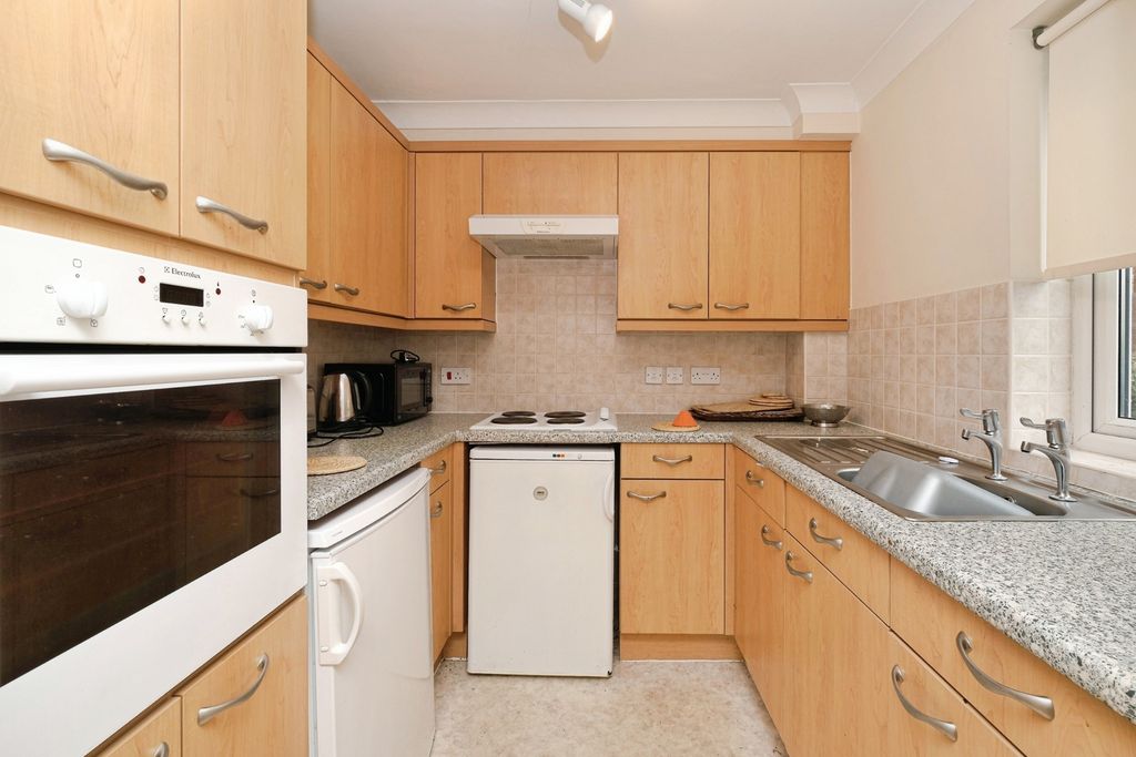Property photo 3 of 12 Kitchen