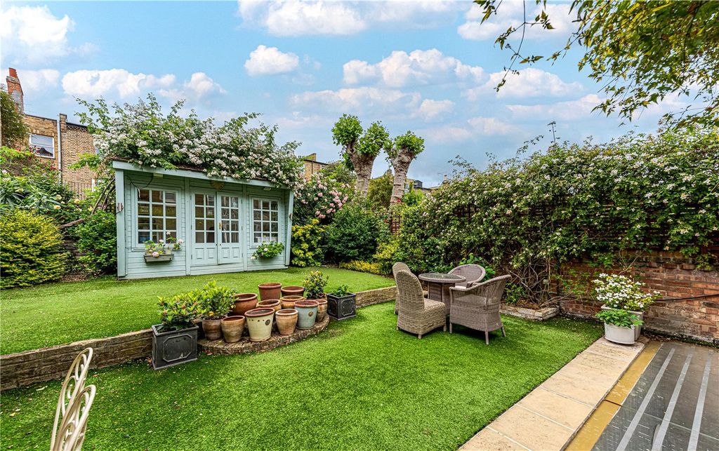 Property photo 2 of 16 Garden
