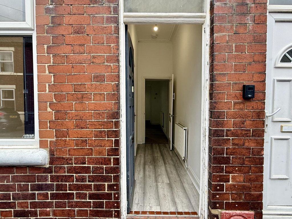 Property photo 3 of 25 Front (Exterior)