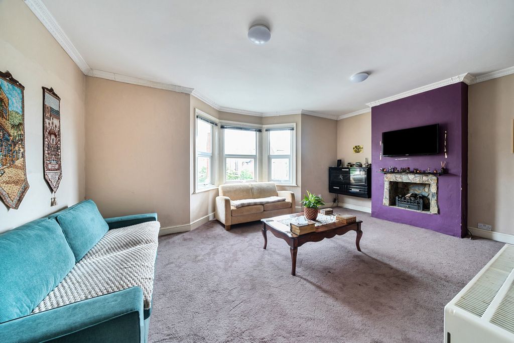 Property photo 2 of 17 1298632-10-684802...