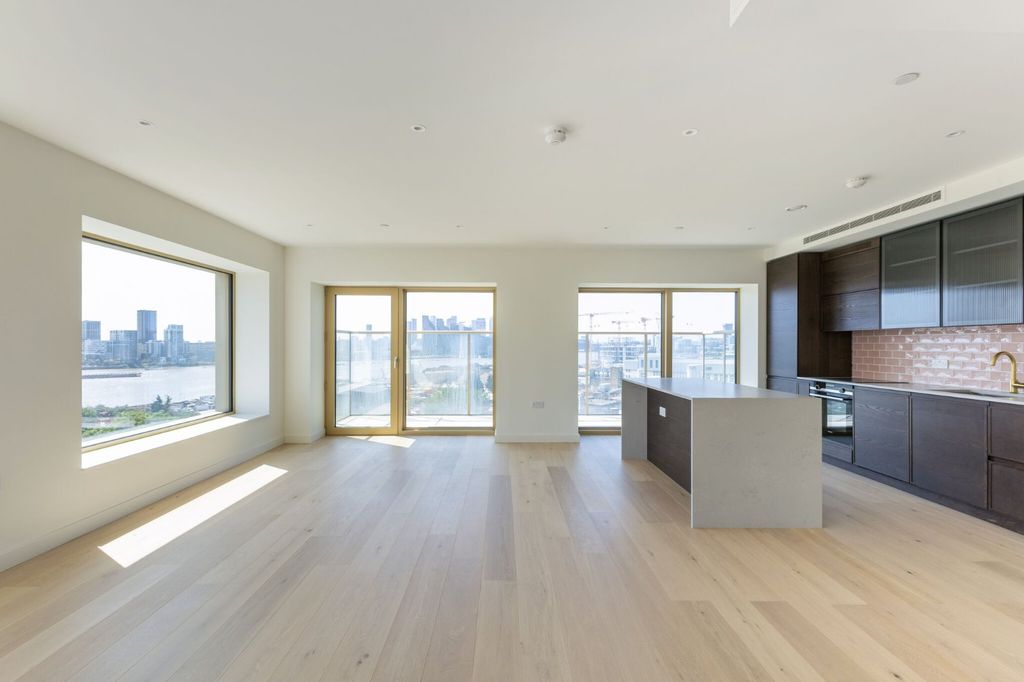 Property photo 3 of 18 Living Rm