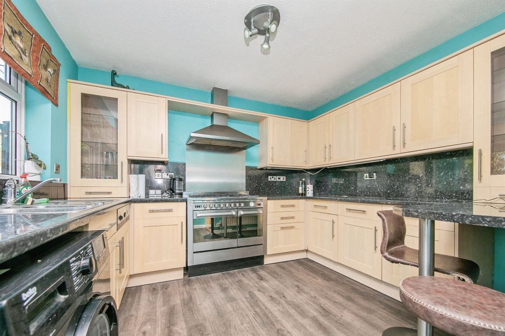 Property photo 2 of 17 Kitchen