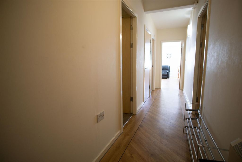 Property photo 2 of 14 Hallway