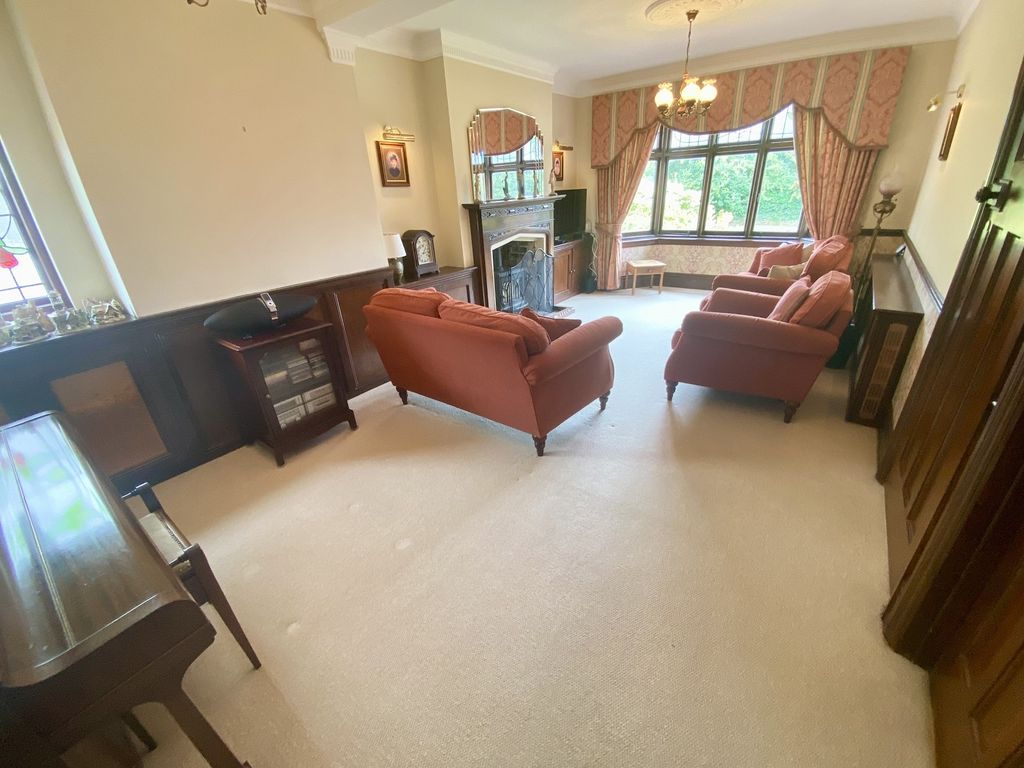 Property photo 3 of 27 Lounge