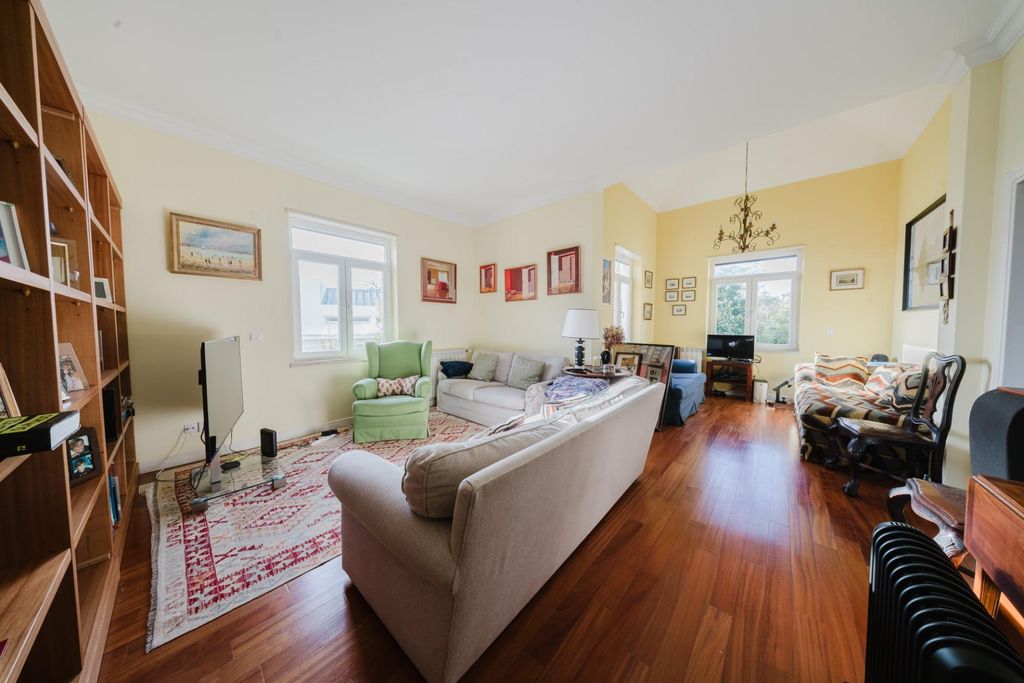 Property photo 3 of 23