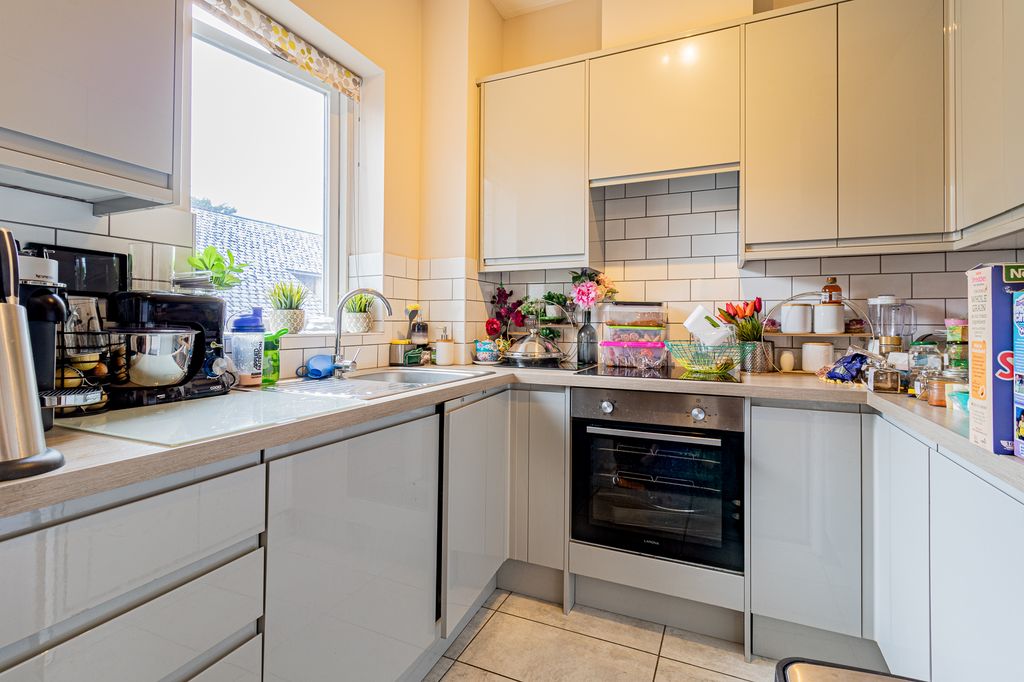 Property photo 3 of 6 Kitchen