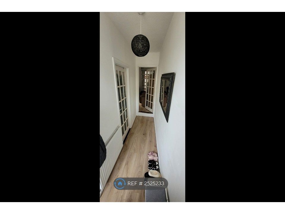 Property photo 2 of 18 Hallway