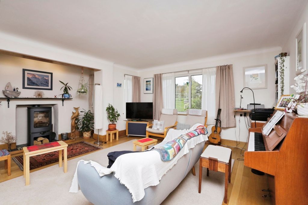 Property photo 2 of 17 Photo