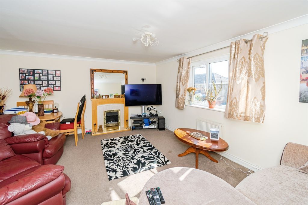 Property photo 3 of 16