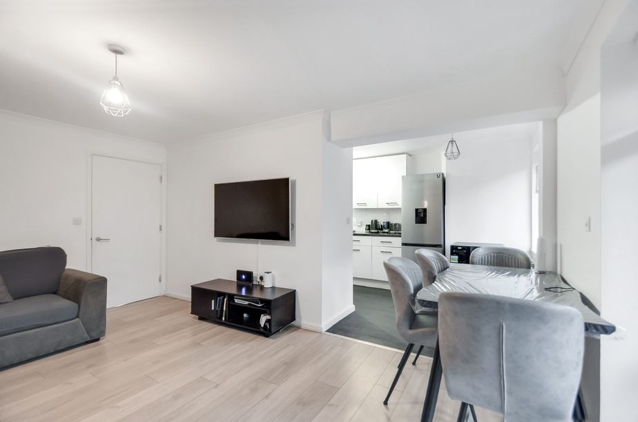 Property photo 3 of 27 Lounge Area (3) (1).Jpg