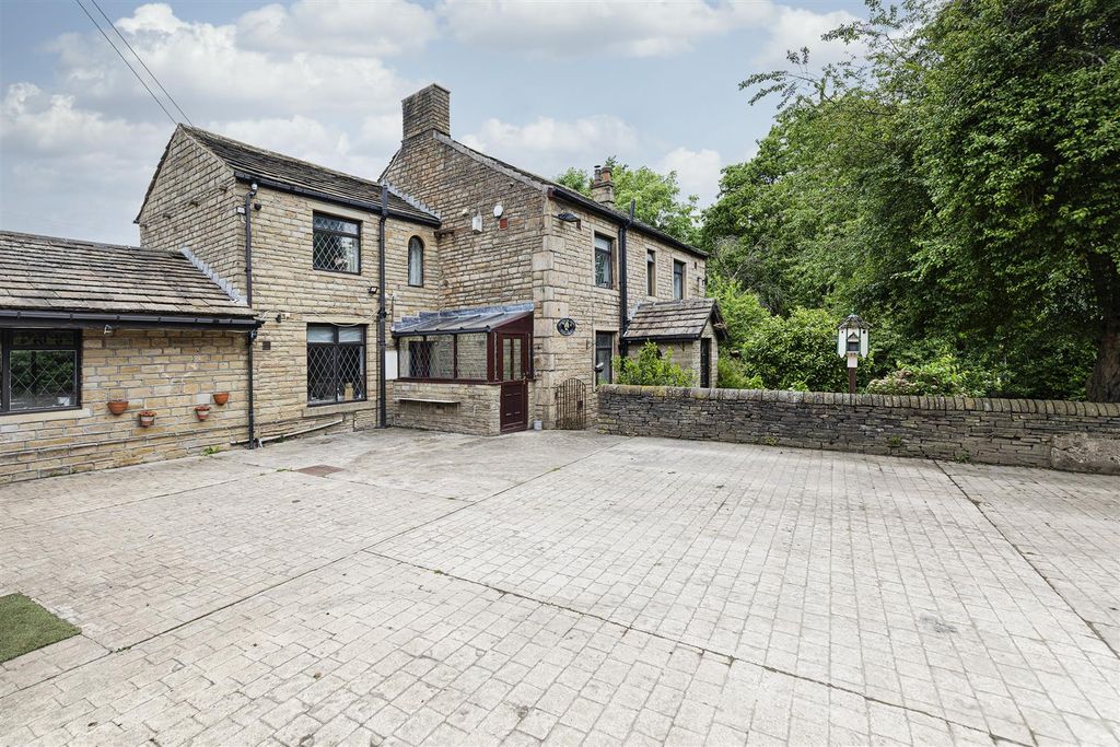 Property photo 1 of 64
