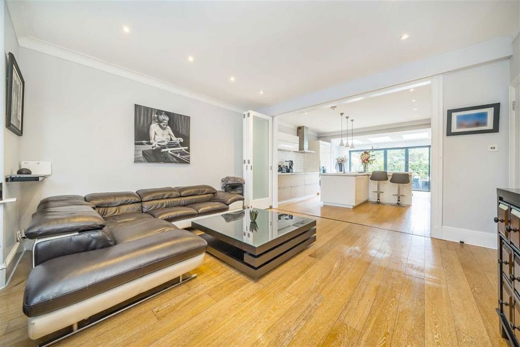 Property photo 3 of 10
