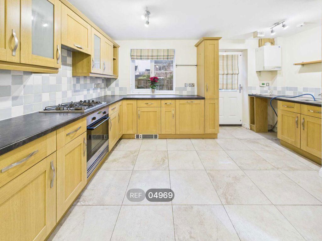 Property photo 2 of 11 Kitchen