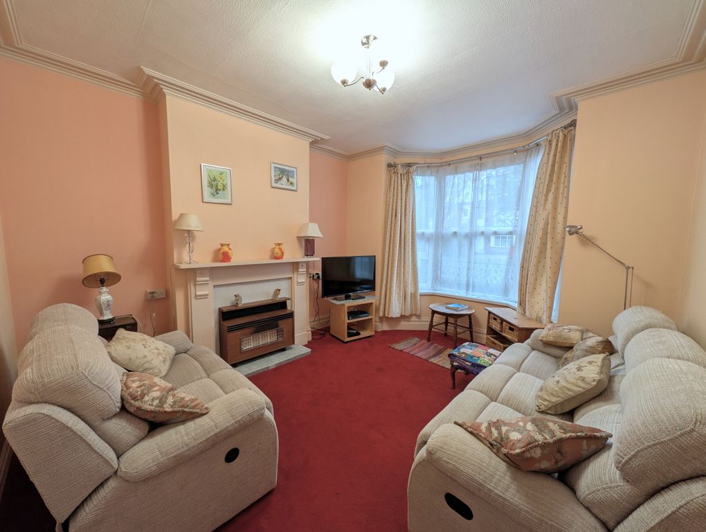 Property photo 3 of 18 Lounge