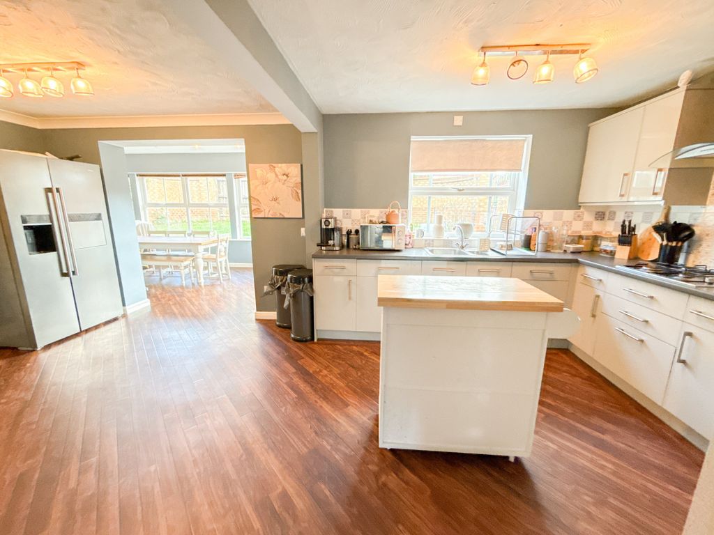 Property photo 3 of 36 Kitchen