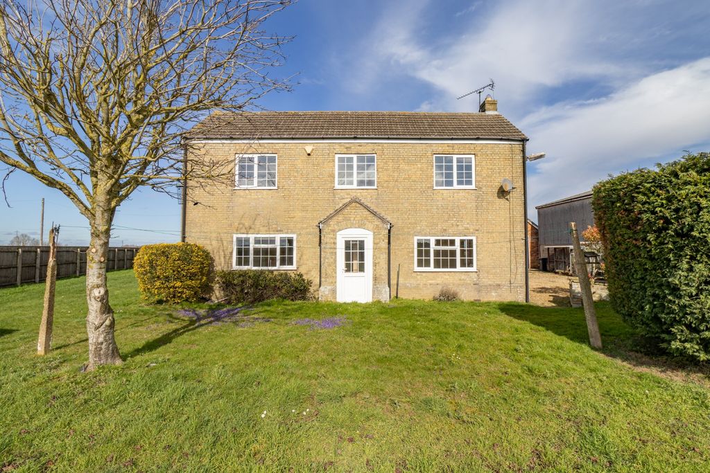 Property photo 2 of 28 4588503