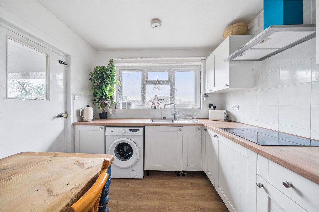 Property photo 3 of 23 Picture No. 15