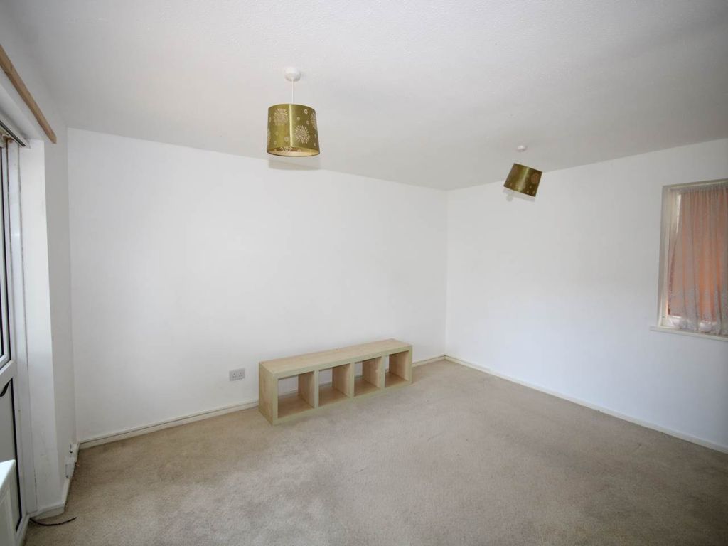 Property photo 2 of 17 Lounge