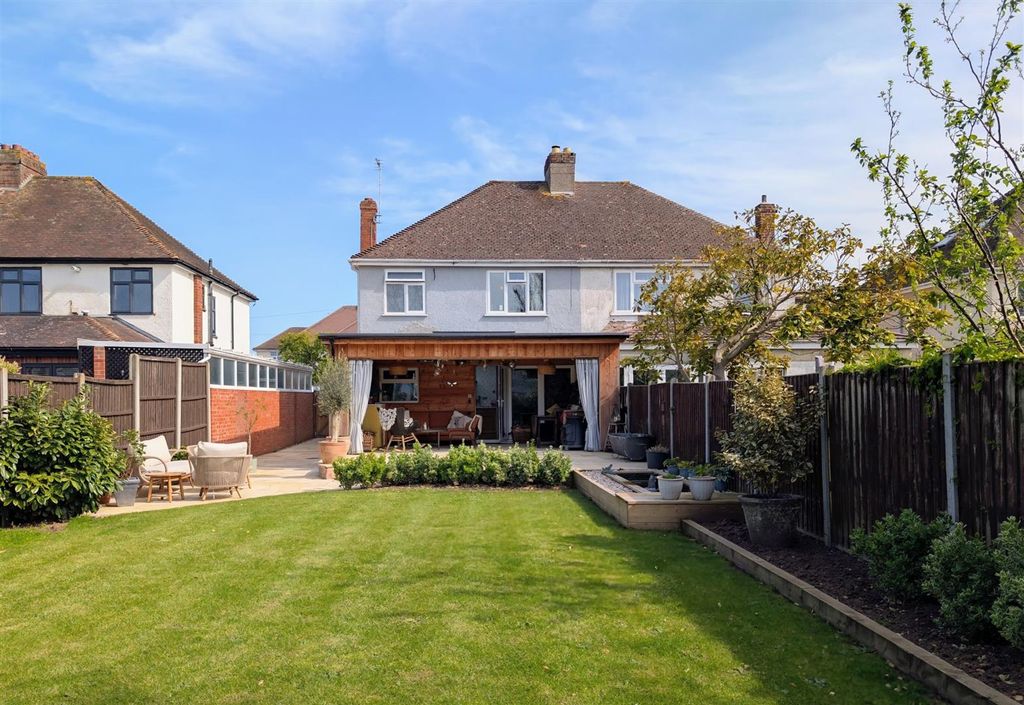 Property photo 3 of 28