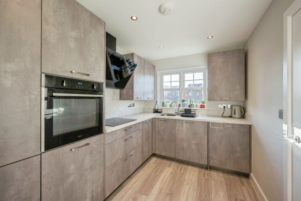 Property photo 3 of 17 Kitchen