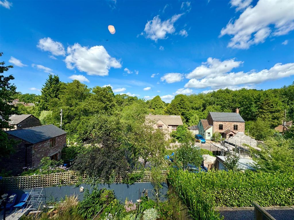 Property photo 2 of 21