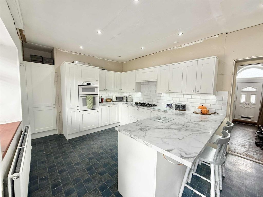 Property photo 2 of 12 1Fe475d7-9c27-439F-Ab70-37A3F1B081E9.Jpg